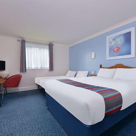 Travelodge Bedford Goldington Road Szoba fotó